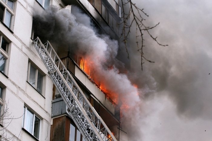 Захламленный балкон